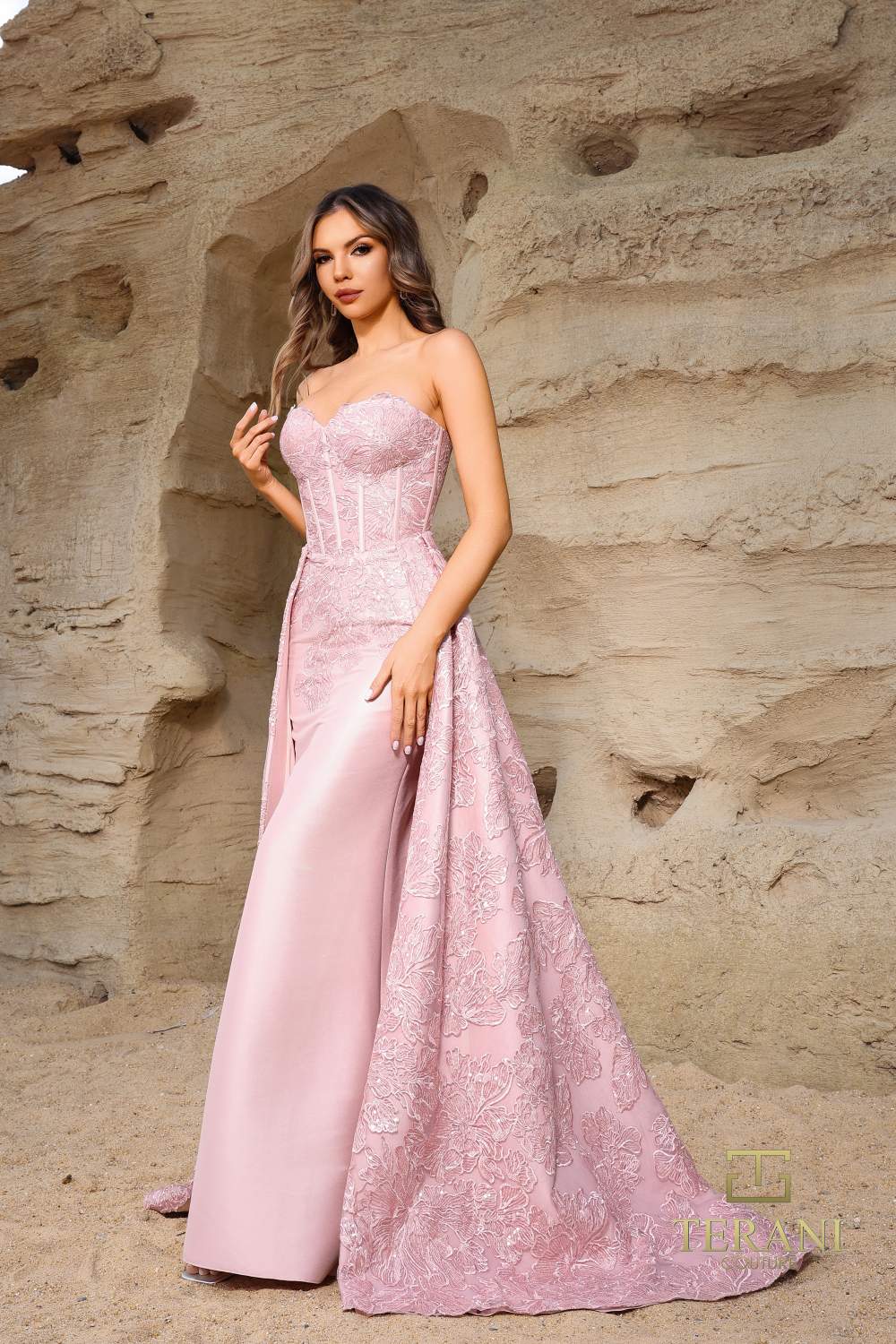 252E5134 - Sweetheart Neck Fit and Flare Evening Dress